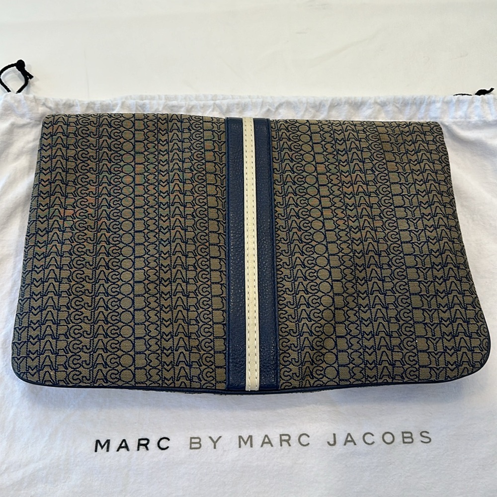 Practically New Marc By Marc Jacobs Clutch! - image 4